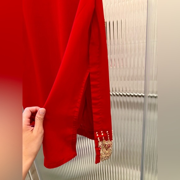 Elegant Red Embellished Pakistani Saree - Picture 4 of 5